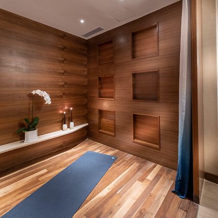 Hard Rock Hotel Desaru Coast Exterior foto The meditation room at the Four Seasons Hotel, London