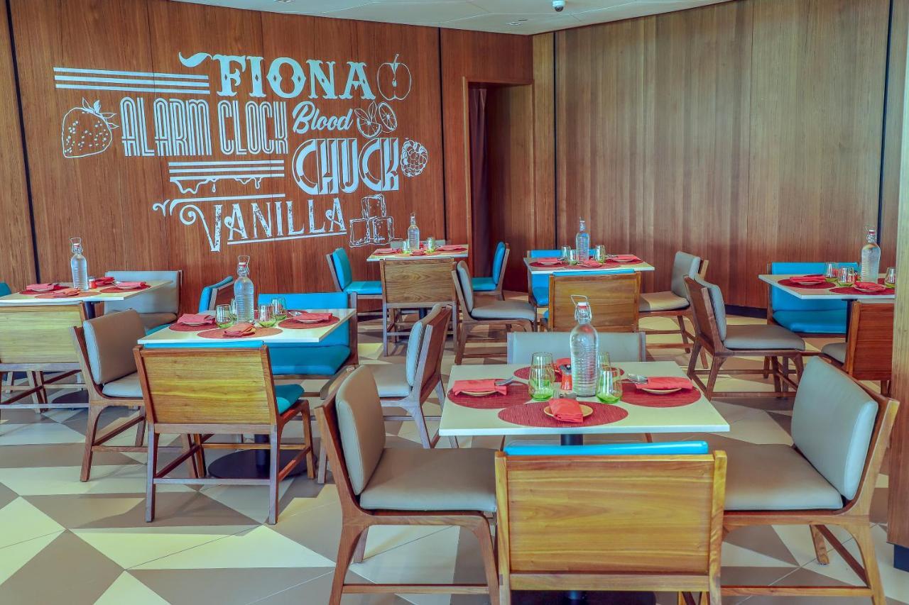 Hard Rock Hotel Desaru Coast Exterior foto Interior of the restaurant